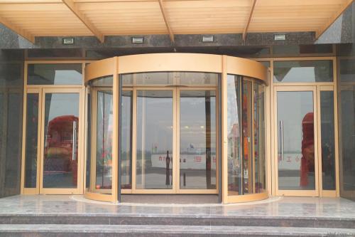 酒店裝一個(gè)自動(dòng)旋轉(zhuǎn)門(mén)需要多少錢(qián)